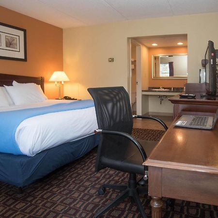 Colonnade Inn Lyndonville Dış mekan fotoğraf