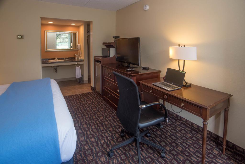 Colonnade Inn Lyndonville Dış mekan fotoğraf