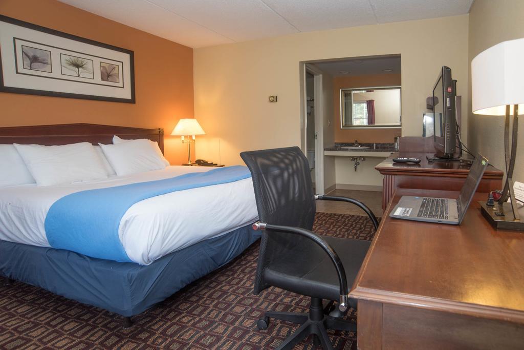 Colonnade Inn Lyndonville Dış mekan fotoğraf