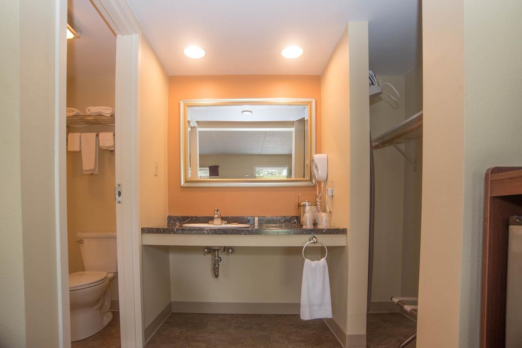 Colonnade Inn Lyndonville Dış mekan fotoğraf