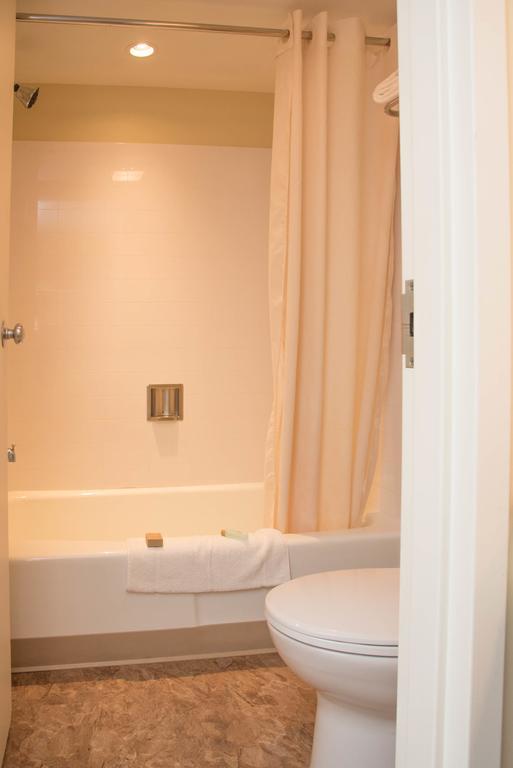 Colonnade Inn Lyndonville Dış mekan fotoğraf