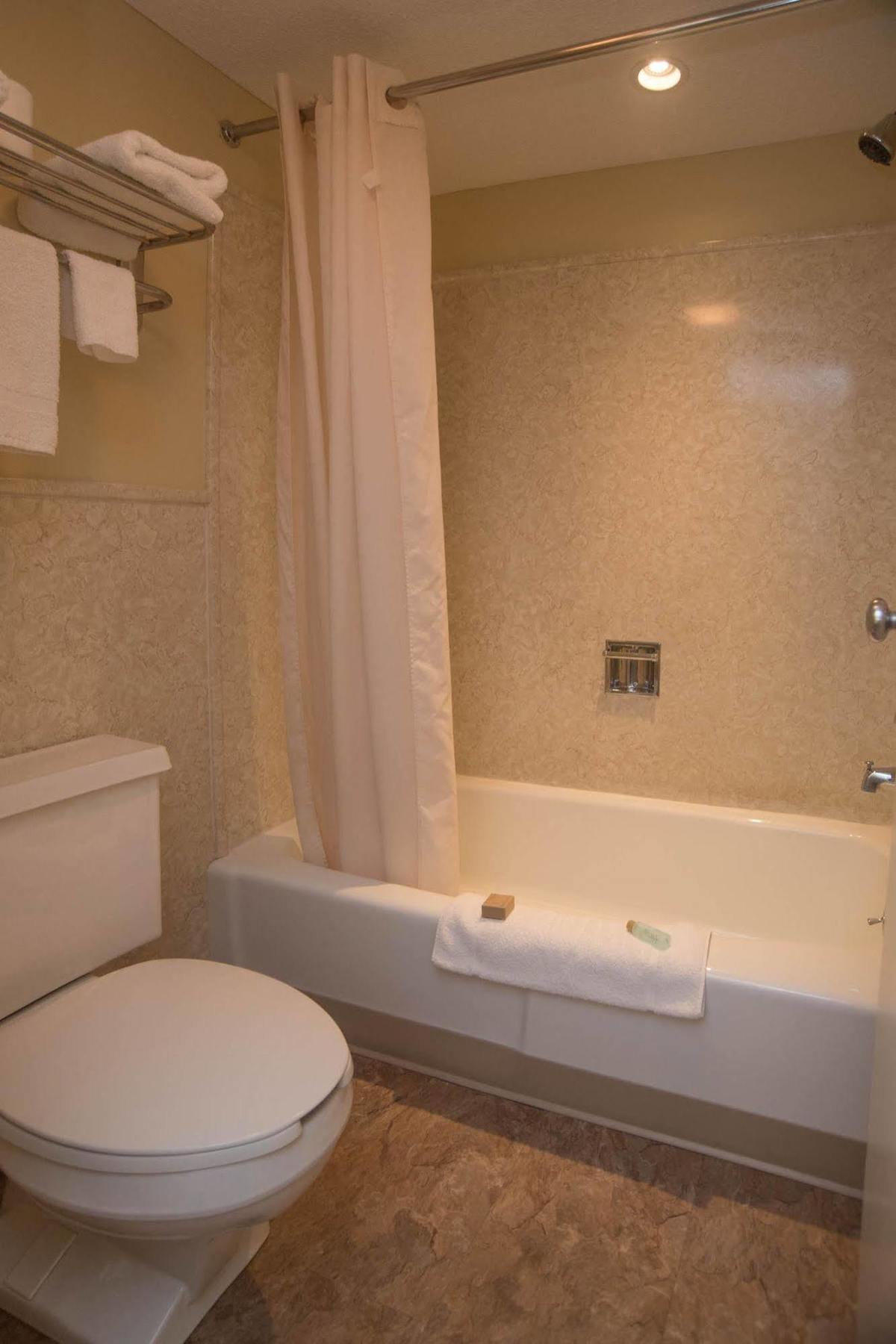 Colonnade Inn Lyndonville Dış mekan fotoğraf