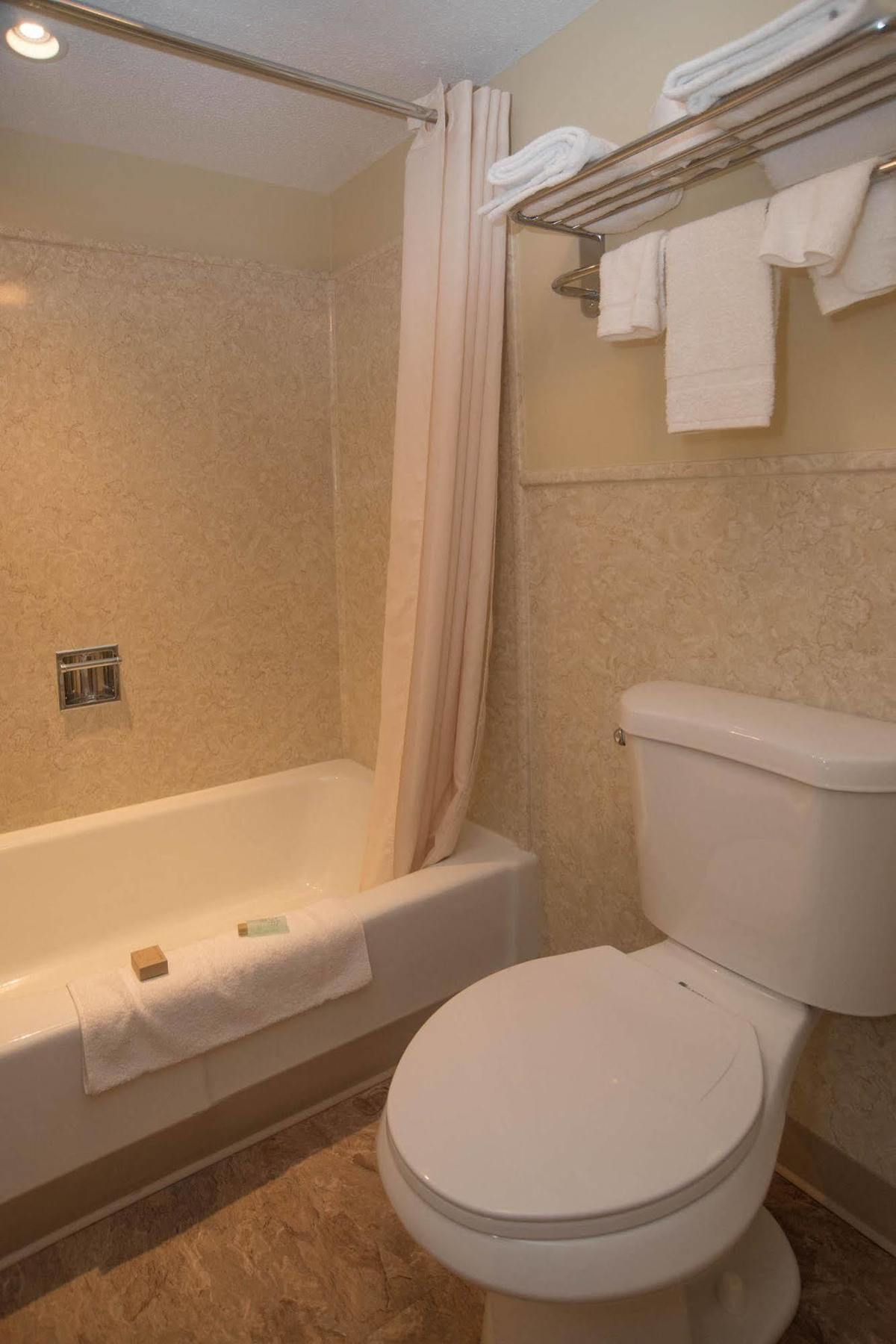 Colonnade Inn Lyndonville Dış mekan fotoğraf