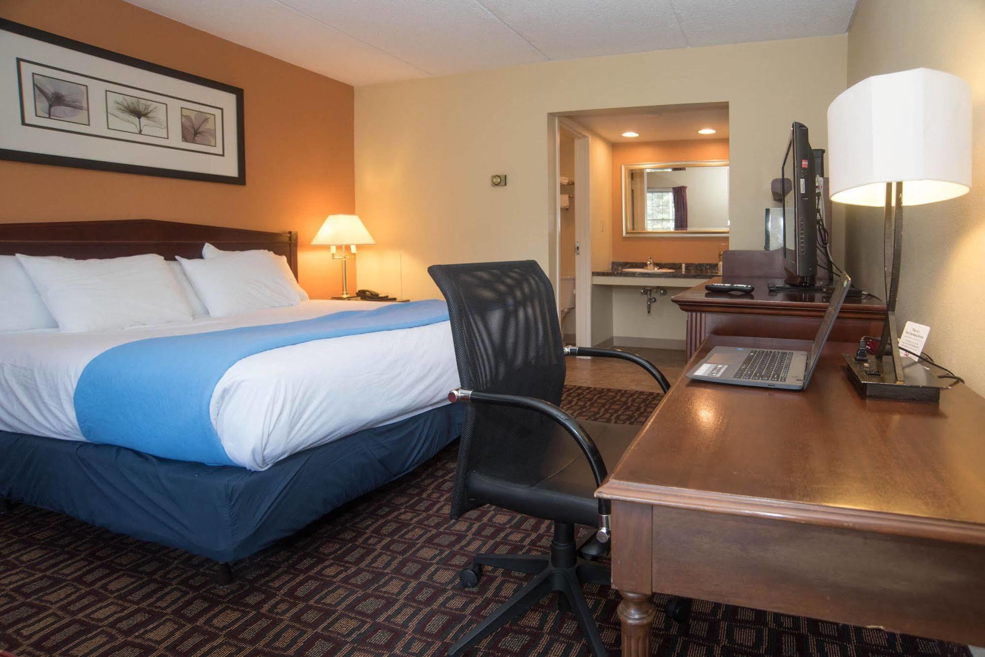 Colonnade Inn Lyndonville Dış mekan fotoğraf