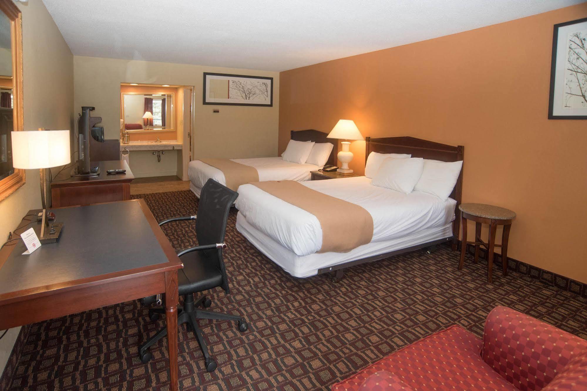 Colonnade Inn Lyndonville Dış mekan fotoğraf