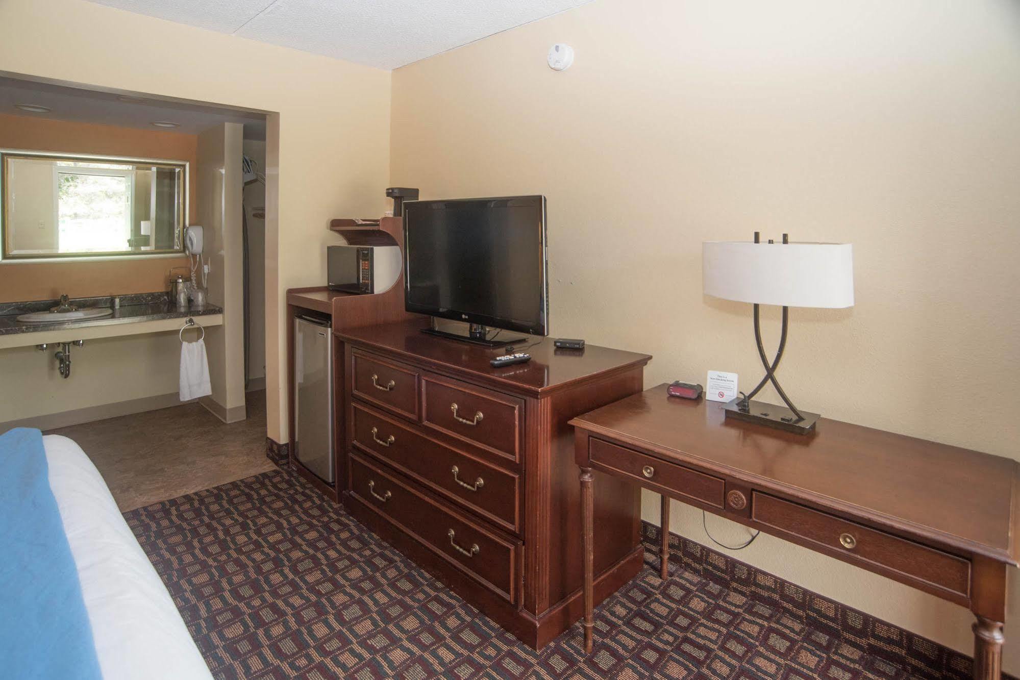 Colonnade Inn Lyndonville Dış mekan fotoğraf