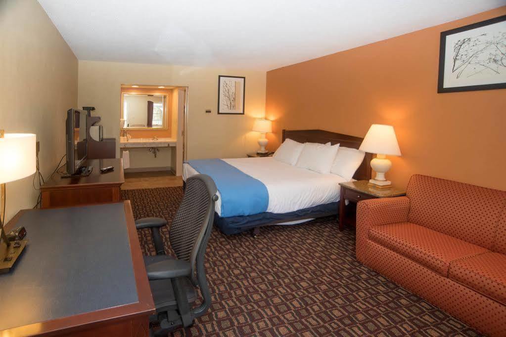 Colonnade Inn Lyndonville Dış mekan fotoğraf